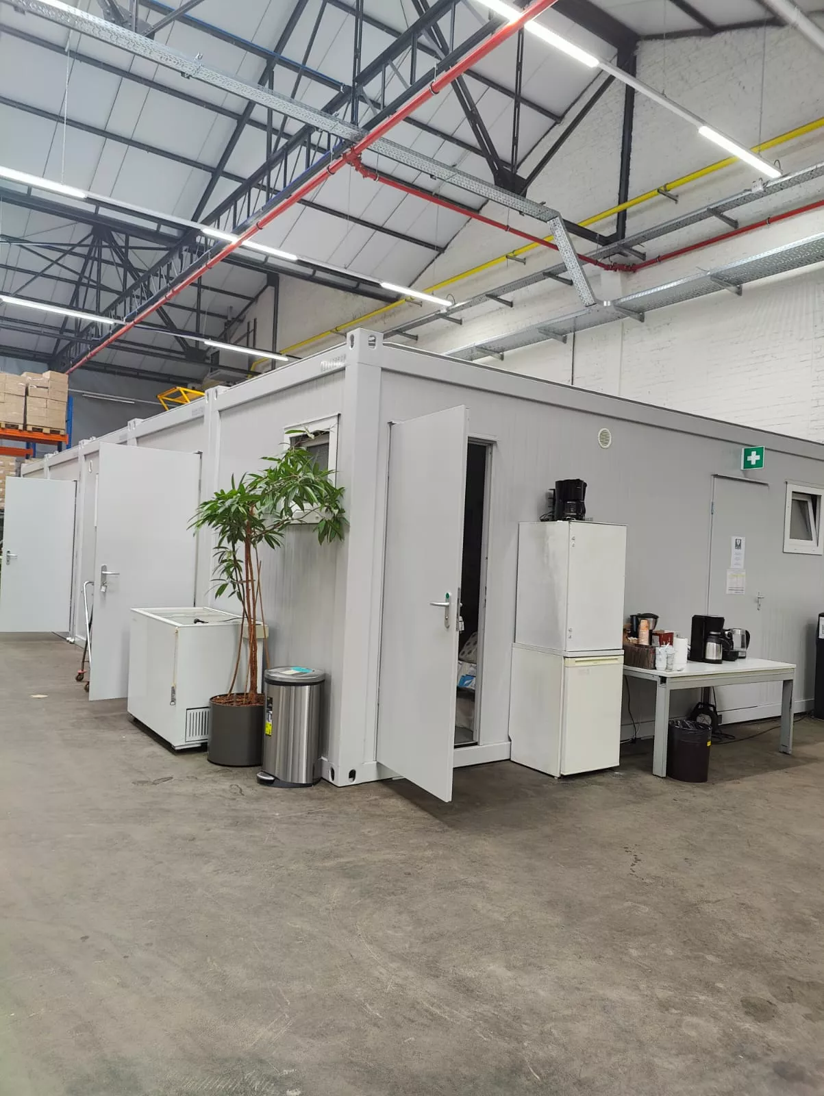 Vestiaires et sanitaires installés dans une industrie