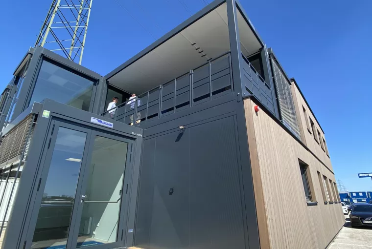 un balcon? un escalier? le module se fond dans le décors et correspond à votre terrassement ou au relief du terrain