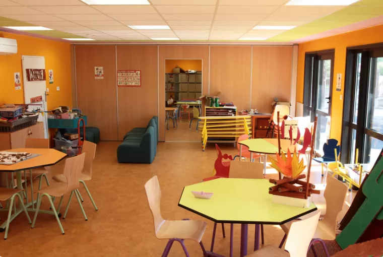 Exemple de classe séparée par une cloison amovible