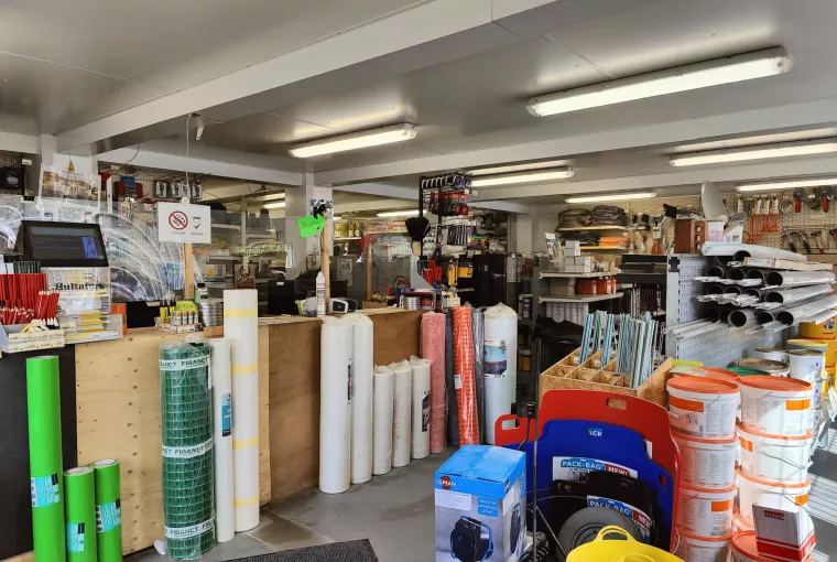 Magasin spécialisé installé dans des modules type 625