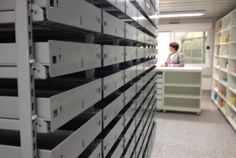 Pharmacie installée dans un module type 830